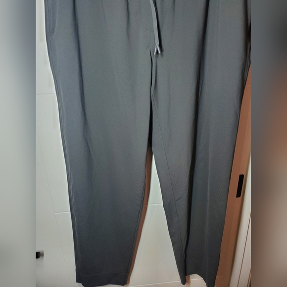 Lululemon Tapered Leg Mid-Rise Pant 7/8Length Size Large - Picture 10 of 16
